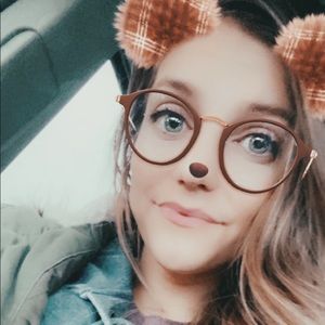 Meet your Posher, Chloe